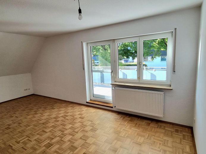 شقة من 3.5 غرف مع شرفة كبيرة في موقع هادئ في هنتروب – Gästezimmer