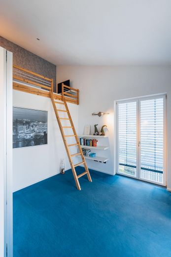 Freistehendes Einfamilienhaus bezugsfertig in unverbaubarer Südlage - Preis VB – Schlafzimmer 2 OG