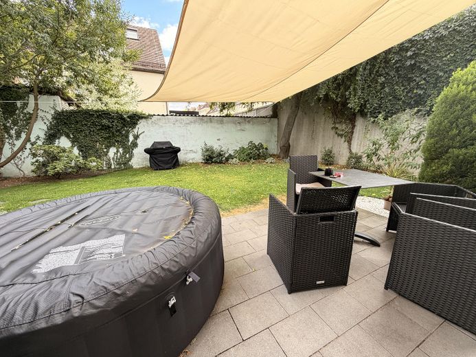 4-Zimmer-Gartenwohnung mit Terrasse | 129 m² Garten +++ PROVISIONSFREI, Kapitalanlage +++ – Terrasse