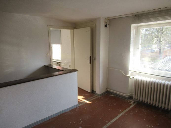 2 Häuser auf einem Grundstück Zentrum EFH Gewerbe 5 Garagen Halle privat – Flur Hinterhaus 