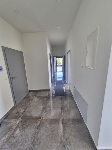 Exklusive 4-Zimmer-Penthousewohnung mit Dachterrasse & Garage+Stellplatz – provisionsfrei – Flur