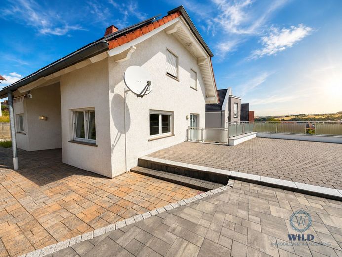 Ein Zuhause mit Zukunft - wertbewusst renoviert, nachhaltig gedacht, in Püttlingen gelegen. – Seitenansicht