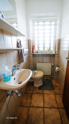 Casa unifamiliar bien cuidada con apartamento independiente, 165 m², parcela de 900 m² – Foto 9