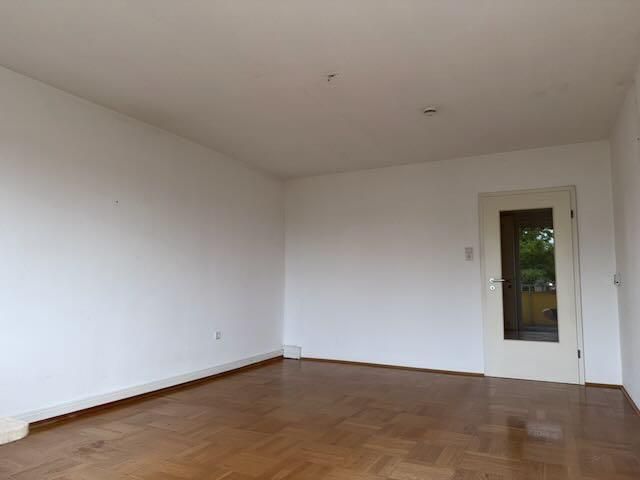 Helle 2-Zimmer-Wohnung mit Balkon in Hildesheim - Marienburger Höhe, nahe Universität (4179/06) – Wohnzimmer - Blick zum Flur