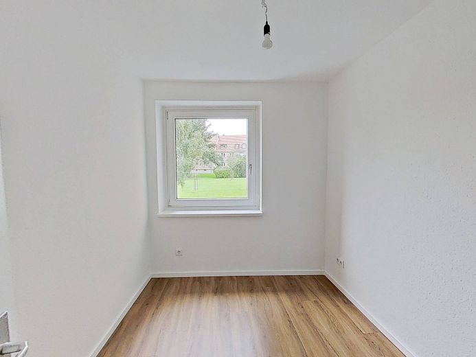 Cocina equipada y baño con bañera: moderno apartamento de 3 habitaciones en el sur de Flensburg – Schlafzimmer II