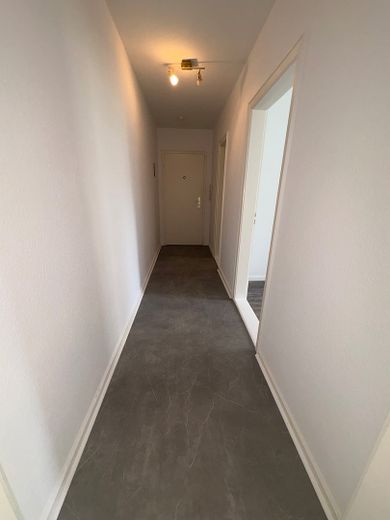 Helle 2-Zimmer-Wohnung in direkter Innenstadtlage Bremerhavens – Flur