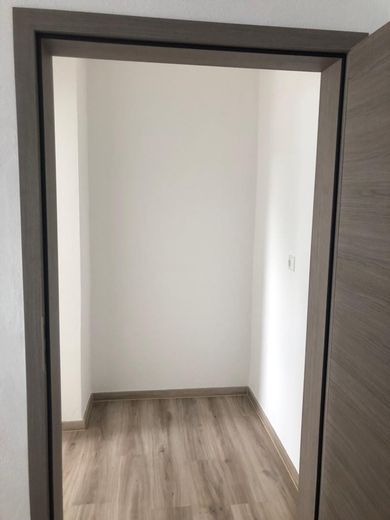 Lichtdurchflutete und neu renovierte 3,5-Zimmer Wohnung mit Terrasse und EBK - Nr. 4 – Zimmer