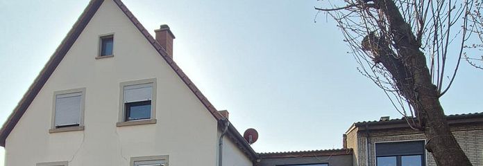 Partially renovated 6-room semi-detached house – Außenansicht