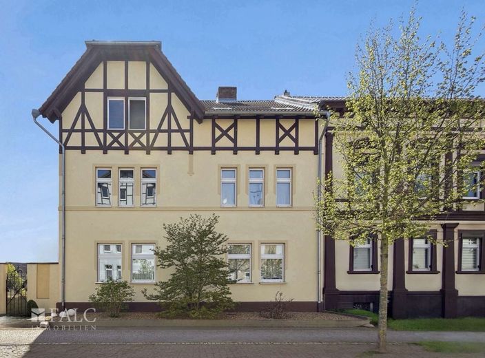 Provisionsfrei. Gepflegtes Mehrfamilienhaus als solide Kapitalanlage! – Hausansicht
