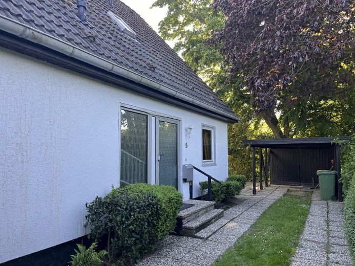 Zufahrt zum Carport