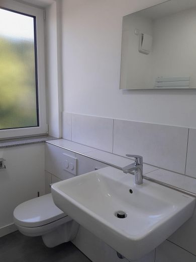 First occupancy after complete renovation/bright apartment approx. 43 m²/in the greenery with balcony/6 min walk to Westpark – Bad