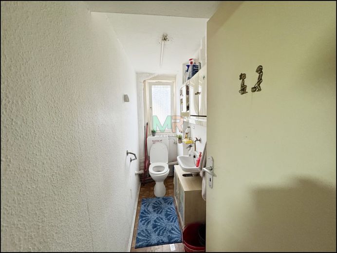 Renditeobjekt: Wohn- &amp; Geschäftshaus mit Schlossblick – WHG 1 - Gäste WC