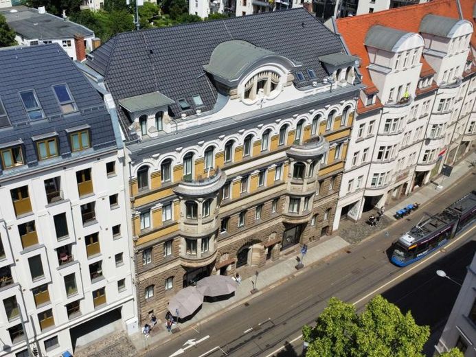 REPRÄSENTATIVE GEWERBEEINHEIT AUF DER JAHNALLEE // Investmentchance mit 99 m² und viel Potenzial – Foto 1