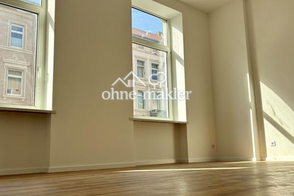 WG-ZIMMER IN FRISCH RENOVIERTER FÜNFER WOHNGEMEINSCHAFT