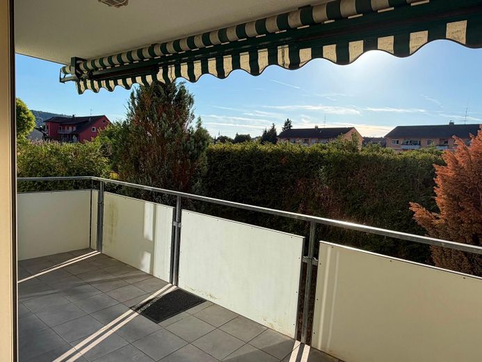 Appartement rénové de 3 pièces à proximité de la frontière – Balkon