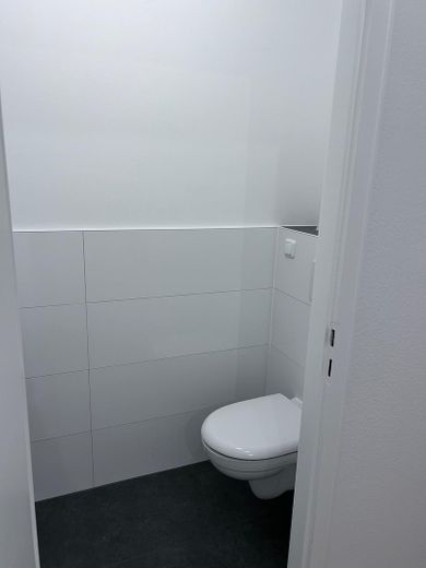 Recent gerenoveerde 3-kamerwoning van 76 m² in Germering – WC 