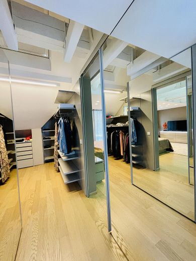 Designer Maisonette-Wohnung nähe Zoopark mit Blick ins Grüne, Fussbodenheizung, Kamin, Terrasse – Garderobe oben