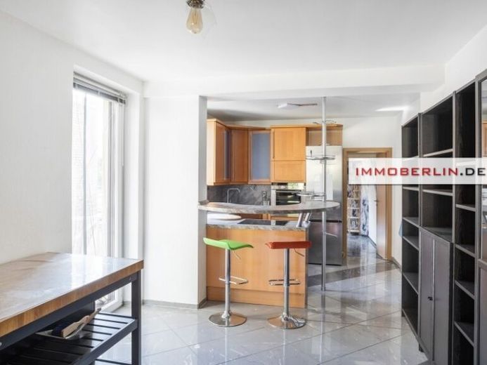 IMMOBERLIN.DE - Charaktervolles Ein-/Zweifamilienhaus mit Südwestterrasse, Innenhof & Garage – Foto 1