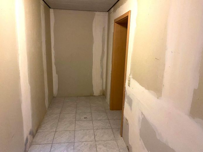 Freistehendes Einfamilienhaus mit Einliegerwohnung und Garage in ruhiger Lage (Sackgasse) von Brakel – Keller