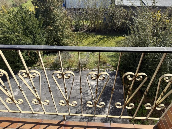 Großzügiges 2-/3- Familienhaus in ruhiger Lage mit flexiblen Nutzungsmöglichkeiten – Blick von Loggia OG