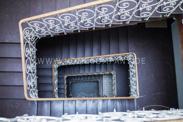 ***Klassische Eleganz in vollendeter Form – stilvoll sanierte Altbauwohnung mit Balkon in Bestlage Altbogenhausen – 101a09129f3ce23cda5dffa2490aaa64f41b7bc3.jpg