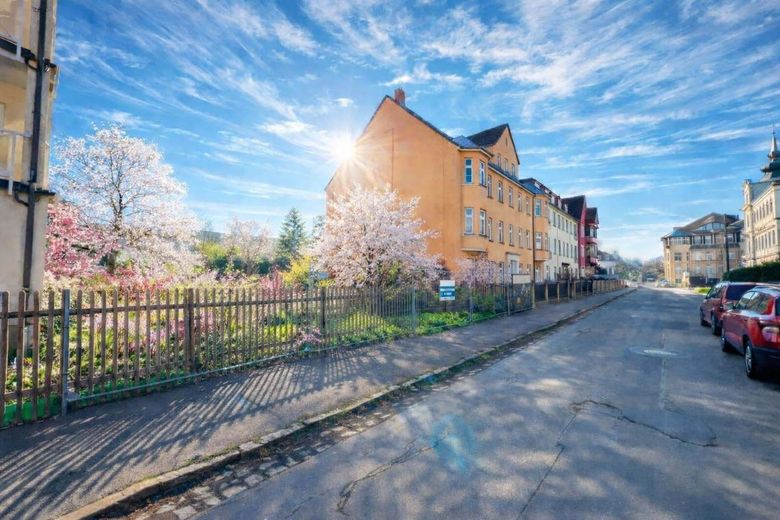 LAUBEGAST’TA ASANSÖRLÜ SESSİZ 3 ODALI DAİRE – Blick zum Bauplatz