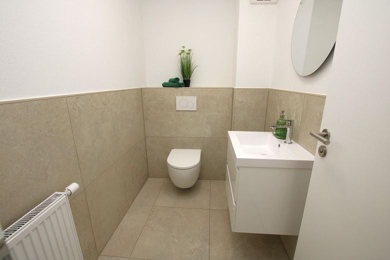 Klimatisierte 3-Zimmer-Wohnung mit 2 Balkonen – frisch saniert, sofort bezugsfrei, provisionsfrei – Gäste-WC