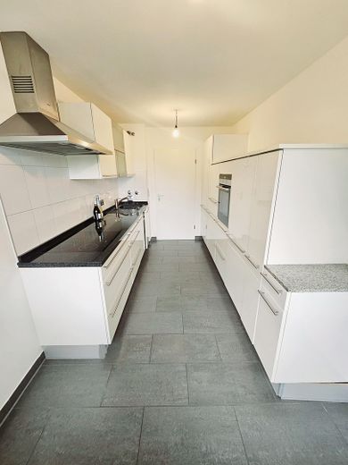 Geschmackvolle 4-Raum-Maisonette-Wohnung mit gehobener Innenausstattung, EBK und großem Balkon – Küche
