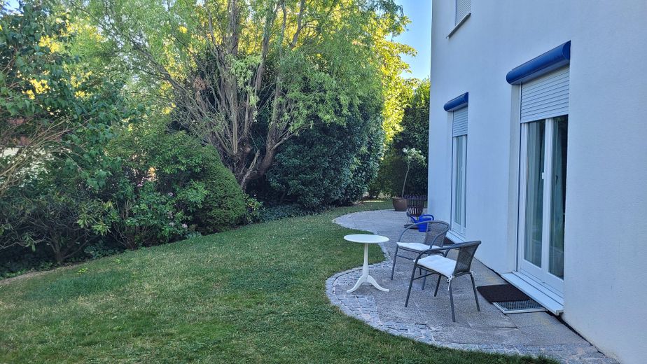 Freistehendes Familienhaus in ruhiger Sackgasse – 223 m², Dachstudio&separater Bürobereich – Ostterrasse