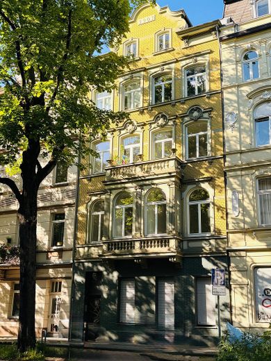 Stilvoll sanierter Altbau – 2 gleich große Zimmer | EBK, Balkon | Nähe RWTH/FH – Fassade mit Balkon