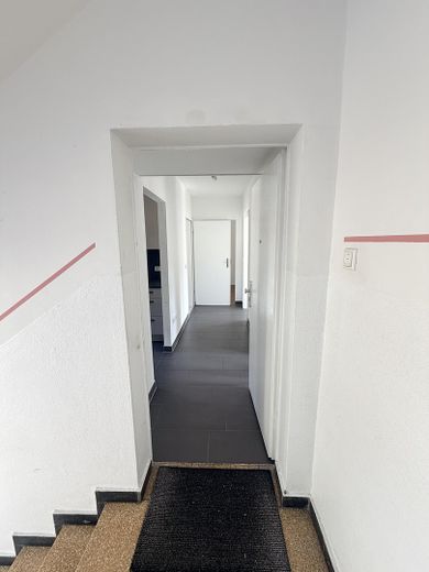 Erstbezug nach Sanierung: Helle 3-Zimmer-Wohnung mit Stellplatz& Keller – sofort bezugsfrei – Eingang.1