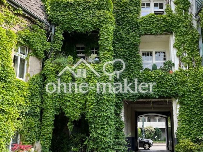Lichtdurchflutete 4-Zimmer-Altbauwohnung mit zwei Balkonen in schöner Hoflage von Grafenberg – फोटो 1