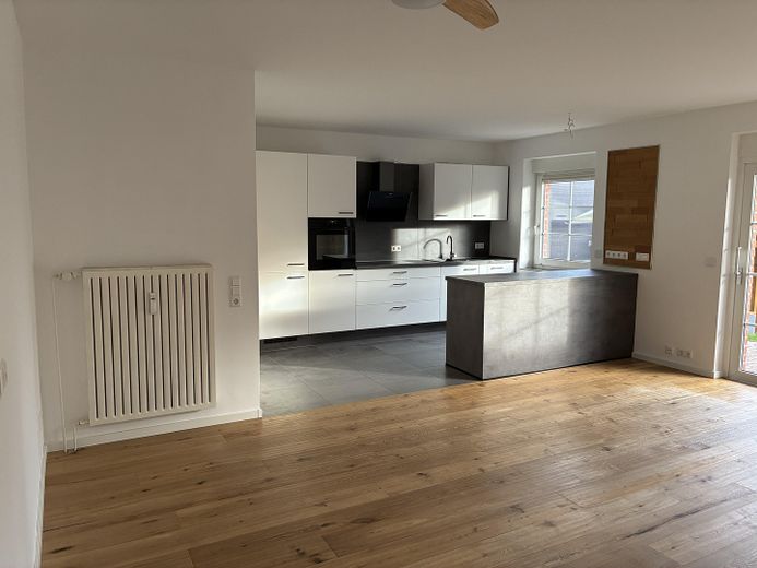 PROVISIONSFREI: Stillvolle 2-Zimmer-Erdgeschosswohnung mit Südterrasse und eigenem Garten – Wohn-Küche