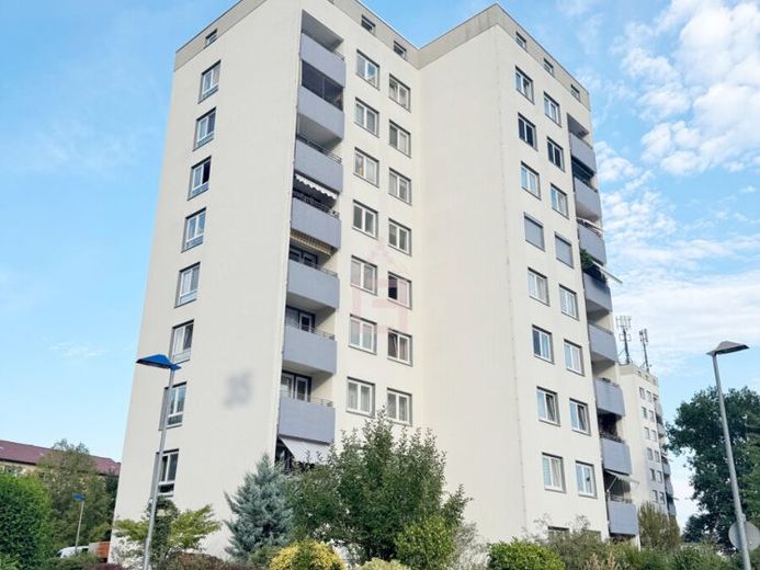 1-pokojowe mieszkanie z panoramicznym widokiem w Langen – Zdjęcie 1