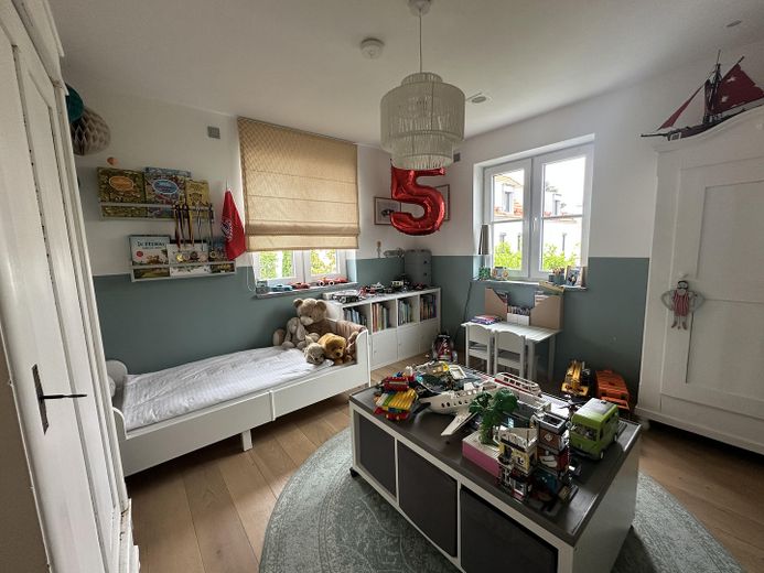 Near Simmerleinplatz: As-new, bright XXL semi-detached house, upscale features, KFW70 standard, with fitted kitchen – OG Kinderzimmer 1