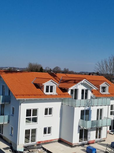 Erstbezug - großzügige bildschöne 3-Zi.-DG-Whg. mit Balkon u. Loggia in Grafing mit Traumblick – gr. Logga Südseite m.Bergblick