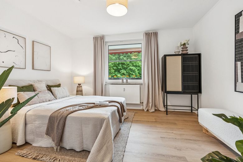 Bez prowizji: Wyremontowane mieszkanie 3-pokojowe nad jeziorem Heidbergsee – od zaraz wolne – Schlafzimmer, Originalbild