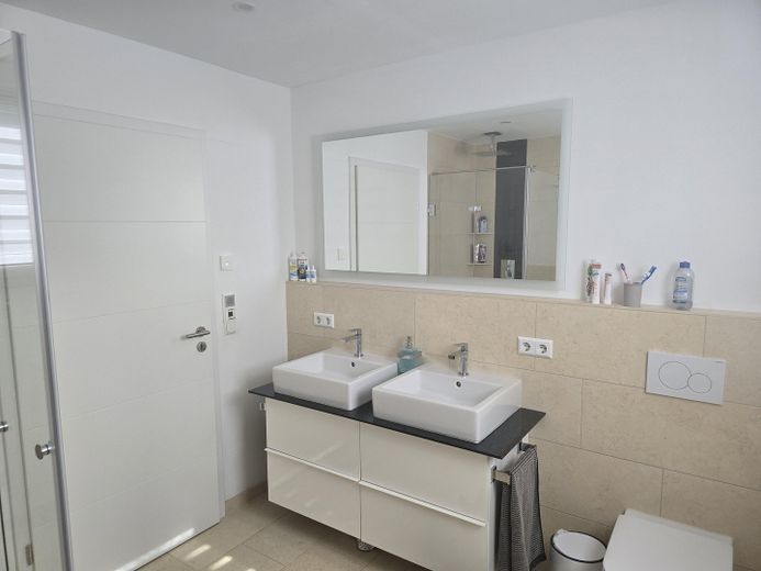 Ampio appartamento di 4 locali a Eggenstein-Leopoldshafen – Badezimmer