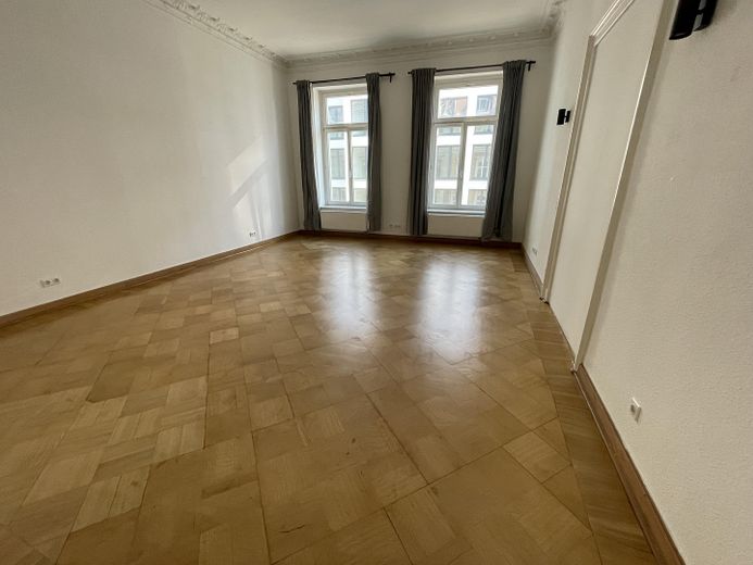Elegante apartamento histórico de 5 habitaciones con balcón soleado de 16 m² – Disponible a partir del 15 de septiembre de 2026 – Foto 8