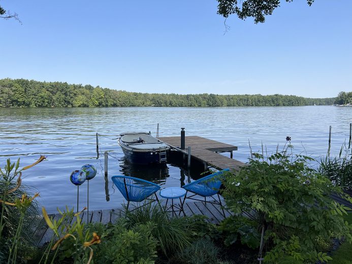 gepflegte Villa mit eig. Seezugang, Steg, Gästehaus, Sauna, Designmobiliar nahe Berlin – Foto 32