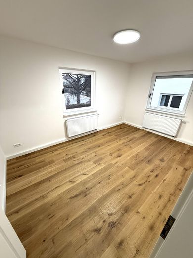 Frisch renovierte 3-Zimmer-Wohnung mit Südbalkon, Garage & Top-Potenzial – Büro / Kinderzimmer