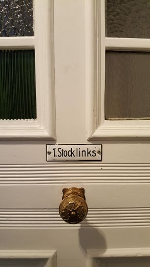 Heute: Im Jugendstil mit hohen Decken leben!!!! Nahe Bilk S und Düsseldorf Arcaden – Achtung Dritter Stock