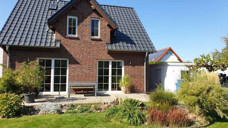 Massivhaus mit Doppelgarage, Fußbodenheizung, Wärmepumpe – फोटो 1
