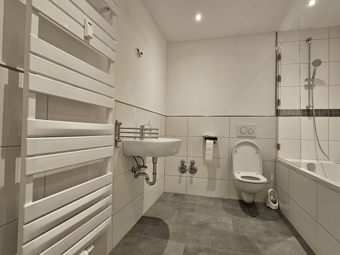 Mutfak ve garajlı modern 4 odalı daire, TBB – Bad