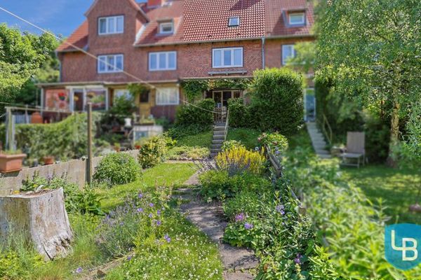Affascinante casa a schiera centrale con posto auto a Kiel-Elmschenhagen!