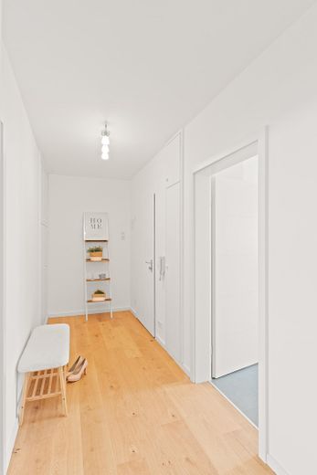 Helle und große 3 Zimmer Wohnung mit 2 Balkonen und Provisionsfrei – Flur