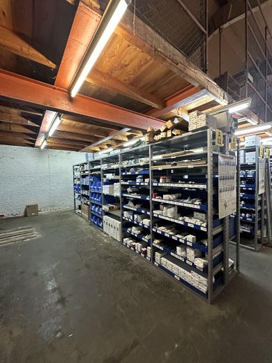 Hall as storage / workshop approx. 600 sqm with office and utility room / toilet, heated – Foto 12