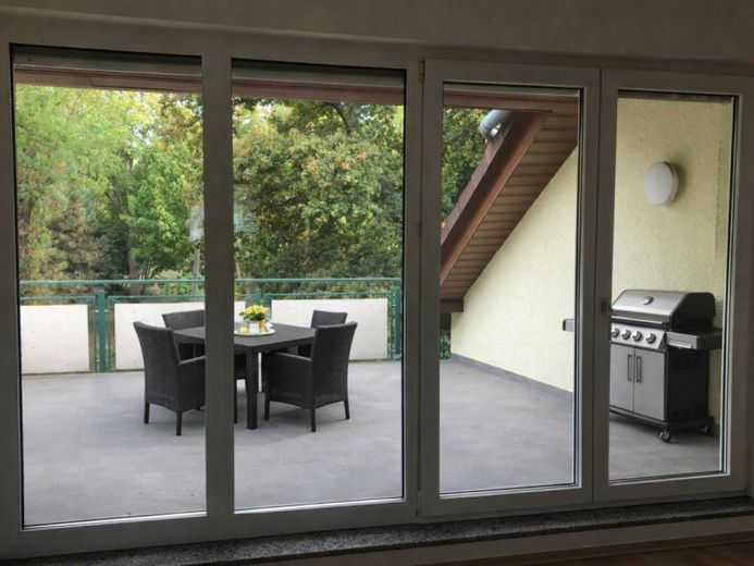 3-Raum-Wohnung mit Wow-Faktor: große Dachterrasse & Stellplatz inklusive, provisionsfrei – फोटो 1