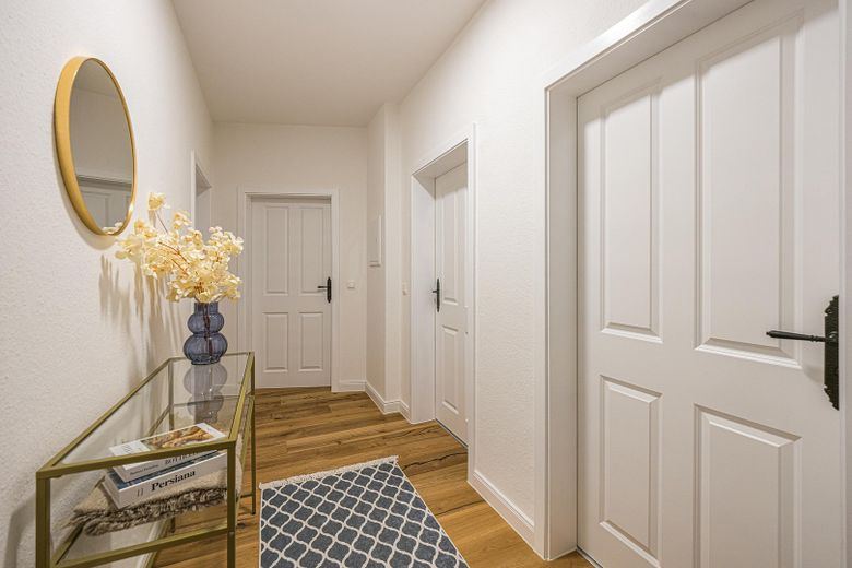 *Modernisiert & provisionsfrei: 2-Zimmer Altbau in Leipzig | 4 % Rendite + 4,25 % AfA* – Flur