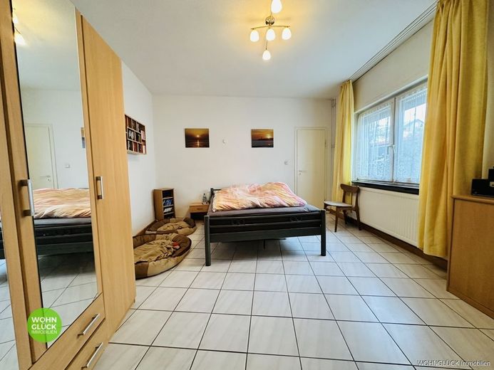 Familienhaus mit Scheune - Ausbaupotential! – Schlafen_EG